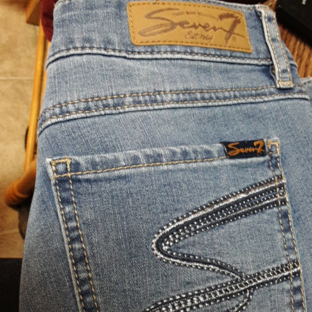Seven 7 capri jeans size 8.skinny.